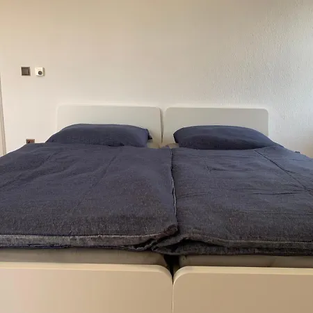 Mit Pool Und Grillplatz In *