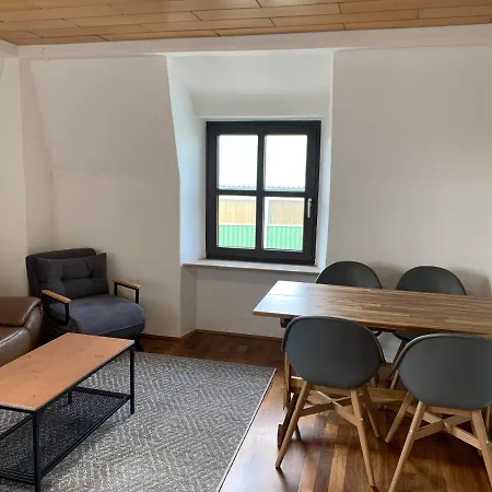 Apartman Mit Pool Und Grillplatz In Regensburg