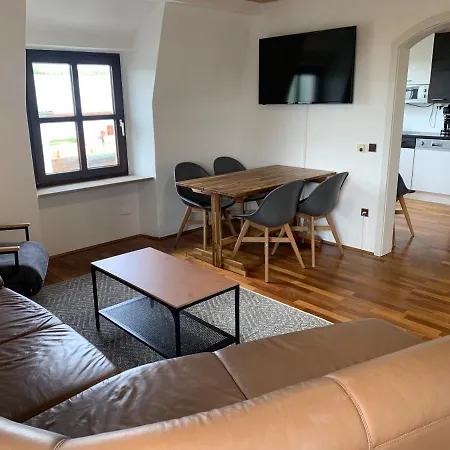 Mit Pool Und Grillplatz In Ratyzbona