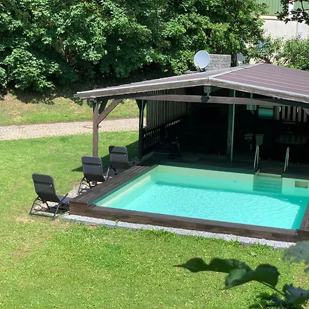 Mit Pool Und Grillplatz In Řezno