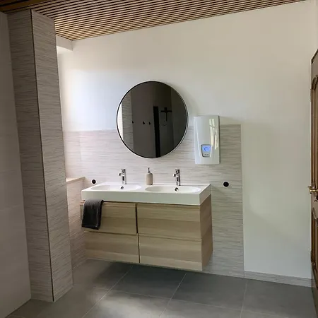 Mit Pool Und Grillplatz In Ratyzbona