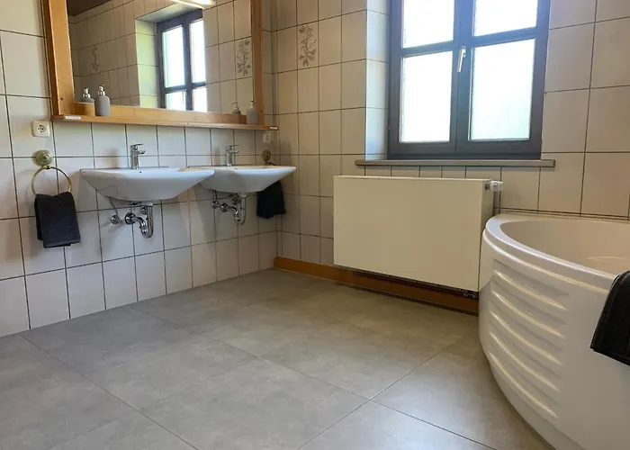 Mit Pool Und Grillplatz In * Regensburg